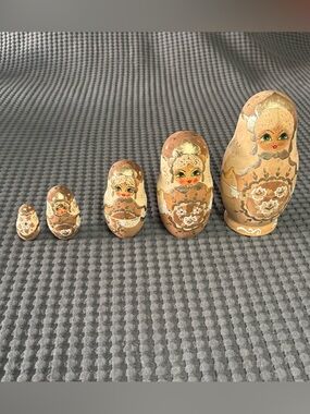 Vintage Russian Matryosjka Nesting Dolls, Wood Painted Brown & Gold